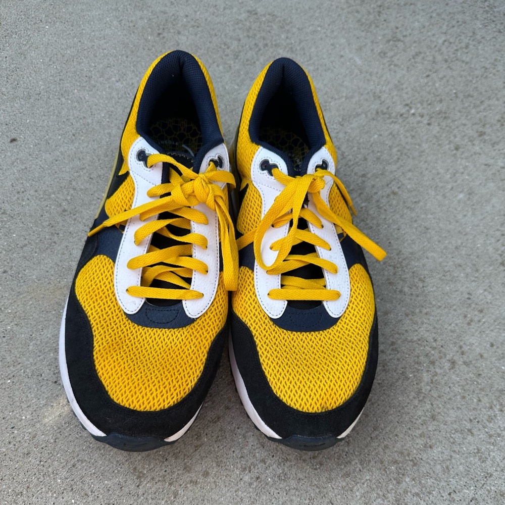 Nike AirMax, size 14, UOM addition